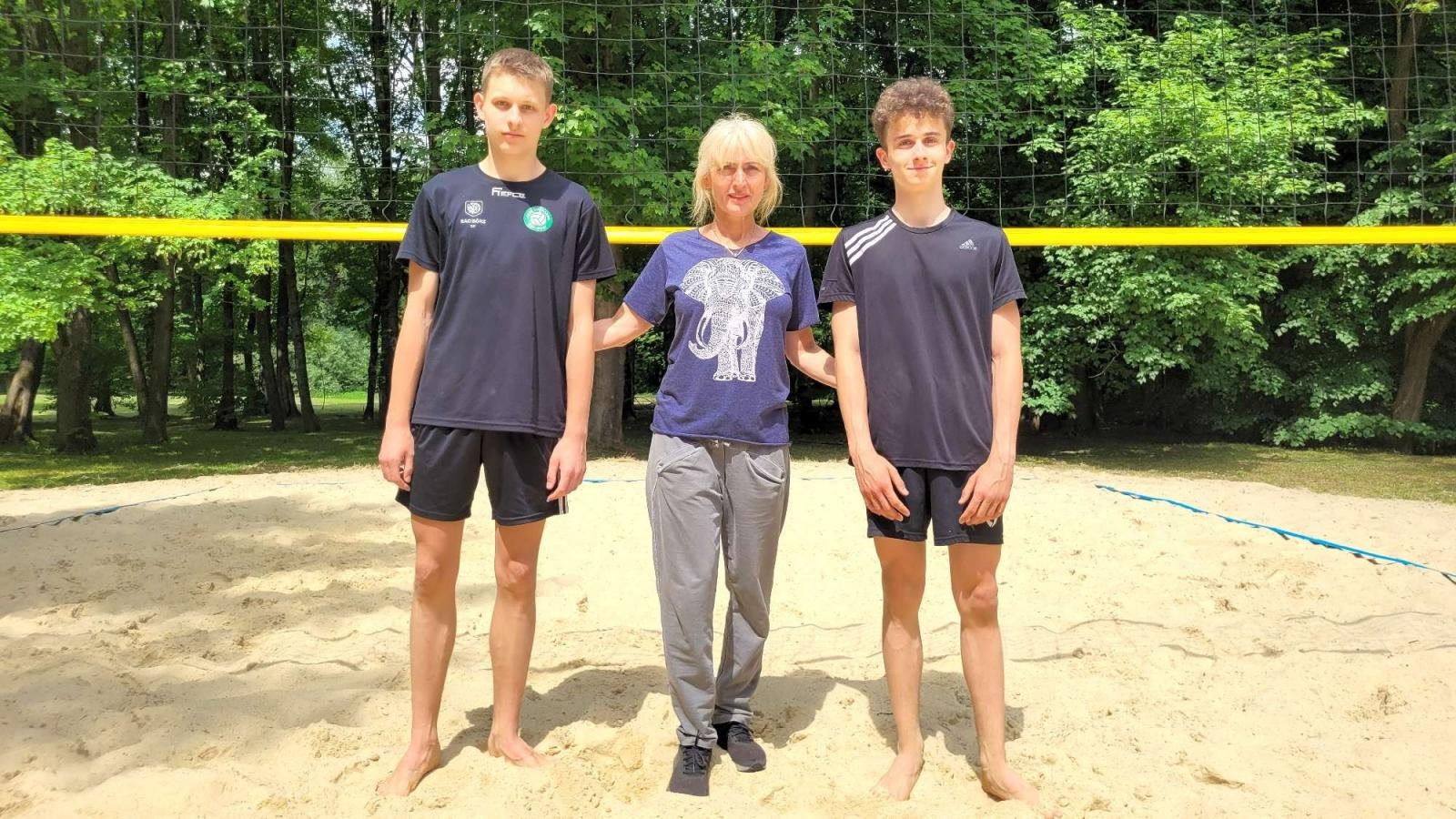 Zdjęcie w galerii na portalu naszraciborz.pl: Siatkówka plażowa. II LO i Mechanik z awansem wiadomości z regionu