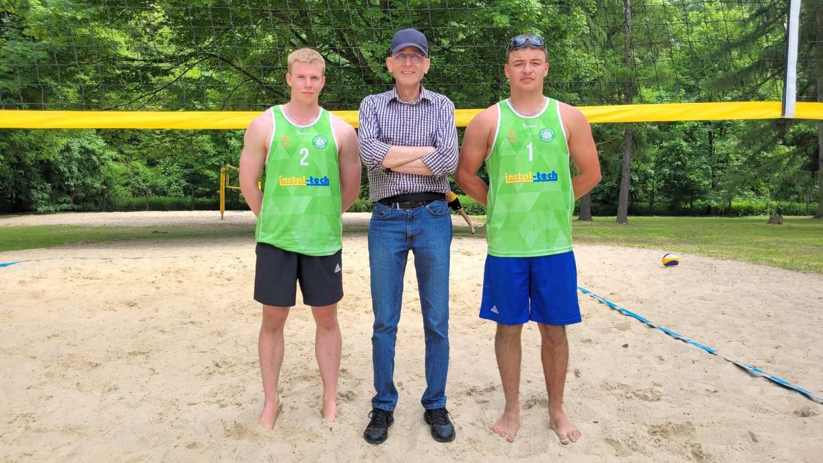 Zdjęcie w galerii na portalu naszraciborz.pl: Siatkówka plażowa. II LO i Mechanik z awansem wiadomości z regionu