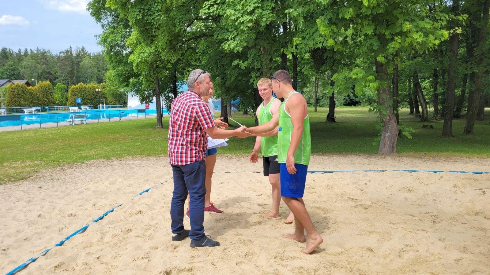 Zdjęcie w galerii na portalu naszraciborz.pl: Siatkówka plażowa. II LO i Mechanik z awansem wiadomości z regionu