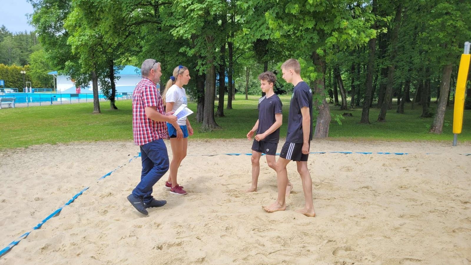 Zdjęcie w galerii na portalu naszraciborz.pl: Siatkówka plażowa. II LO i Mechanik z awansem wiadomości z regionu