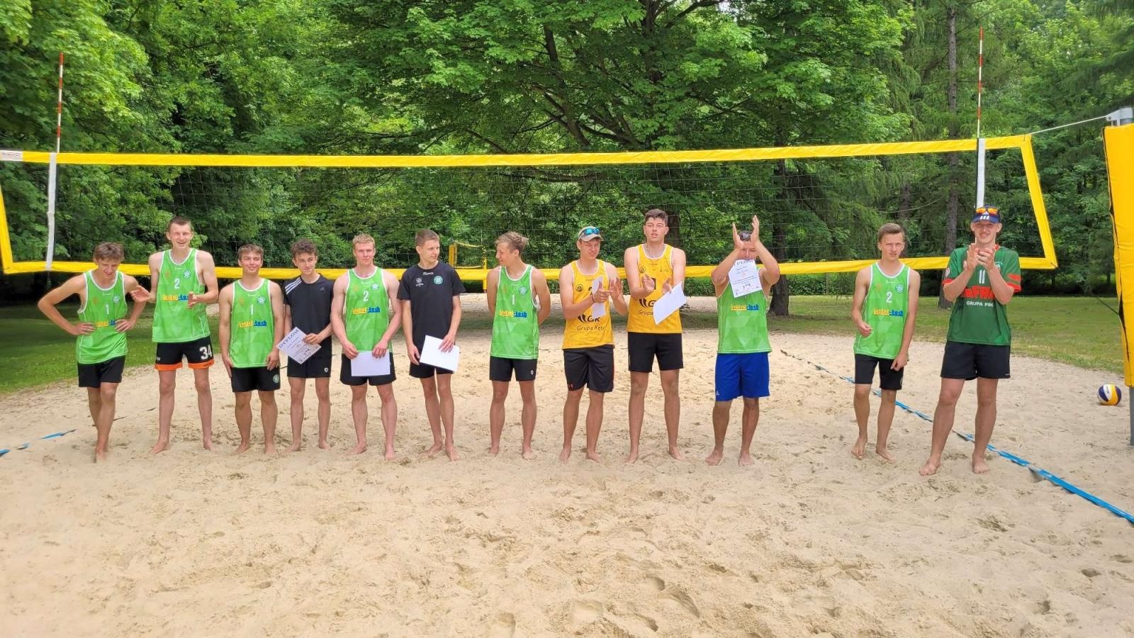 Zdjęcie w galerii na portalu naszraciborz.pl: Siatkówka plażowa. II LO i Mechanik z awansem wiadomości z regionu