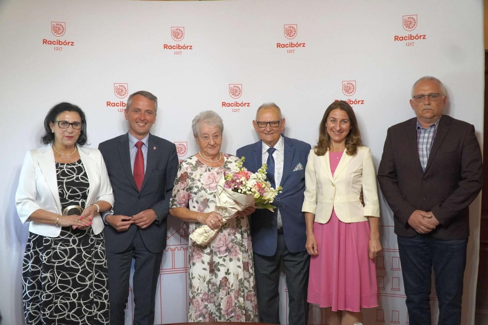 Zdjęcie w galerii na portalu naszraciborz.pl: Państwo Swobodowie świętują 60-lecie pożycia małżeńskiego wiadomości z regionu