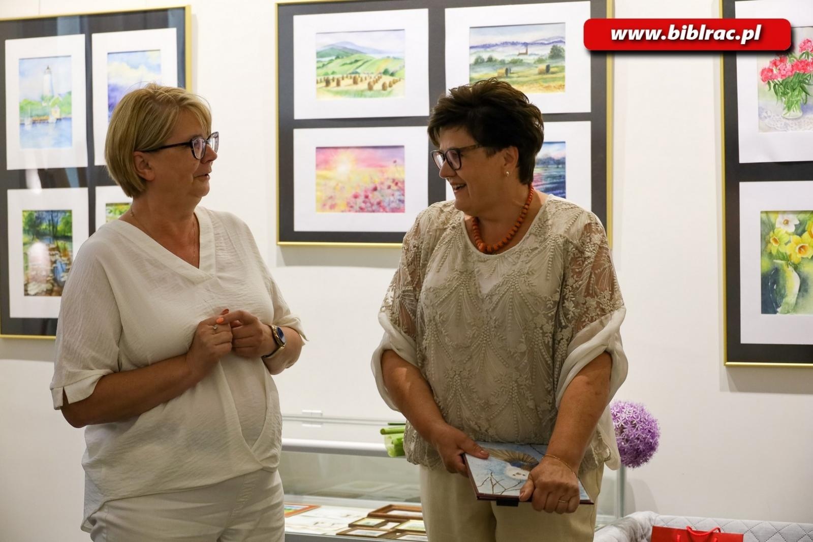 Zdjęcie w galerii na portalu naszraciborz.pl: Wernisaż Bogumiły Nieżychowskiej w bibliotece wiadomości z regionu