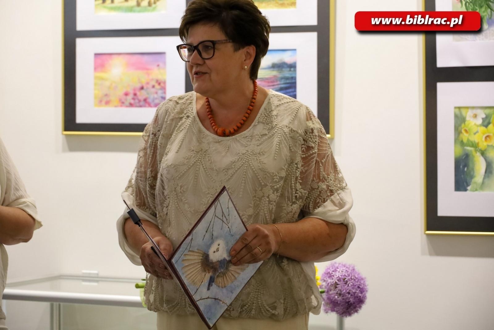 Zdjęcie w galerii na portalu naszraciborz.pl: Wernisaż Bogumiły Nieżychowskiej w bibliotece wiadomości z regionu