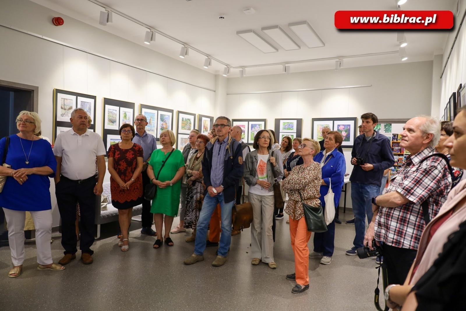 Zdjęcie w galerii na portalu naszraciborz.pl: Wernisaż Bogumiły Nieżychowskiej w bibliotece wiadomości z regionu