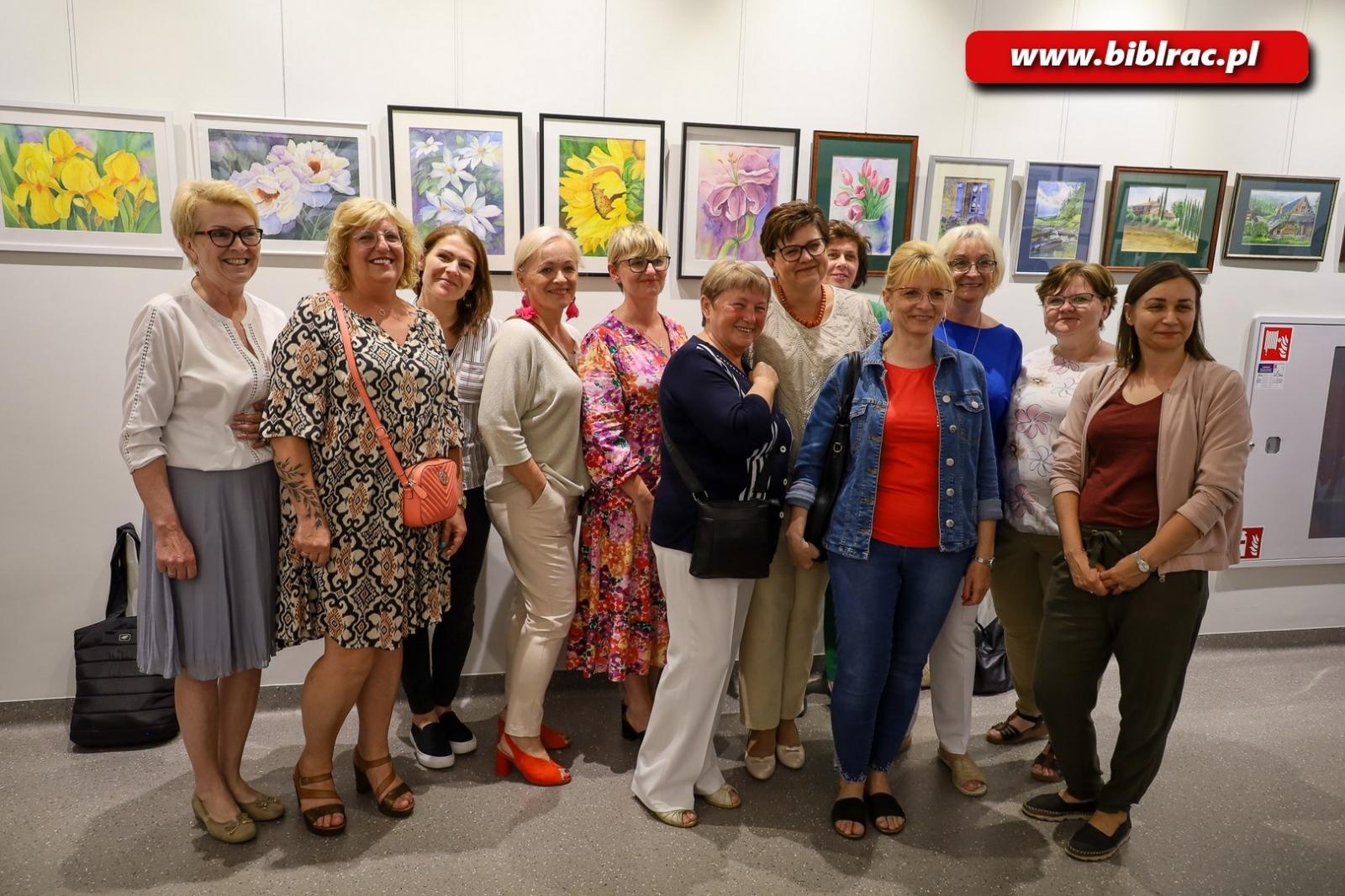 Zdjęcie w galerii na portalu naszraciborz.pl: Wernisaż Bogumiły Nieżychowskiej w bibliotece wiadomości z regionu
