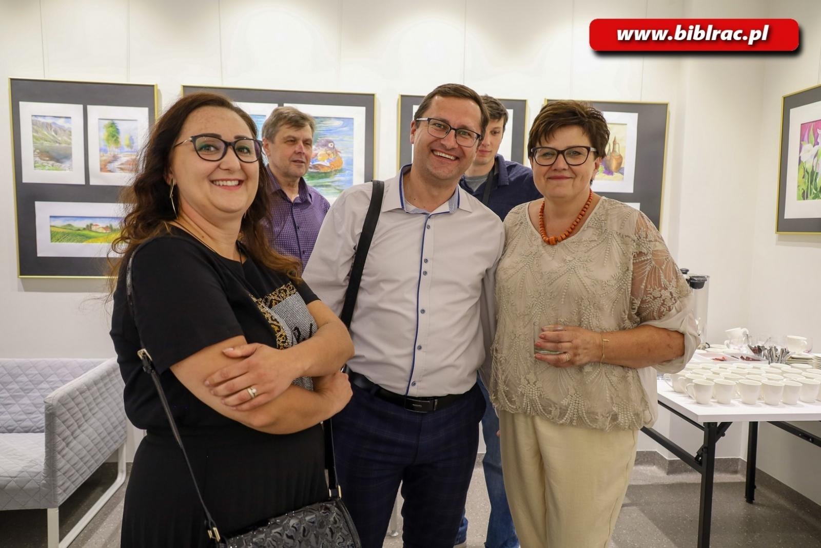 Zdjęcie w galerii na portalu naszraciborz.pl: Wernisaż Bogumiły Nieżychowskiej w bibliotece wiadomości z regionu