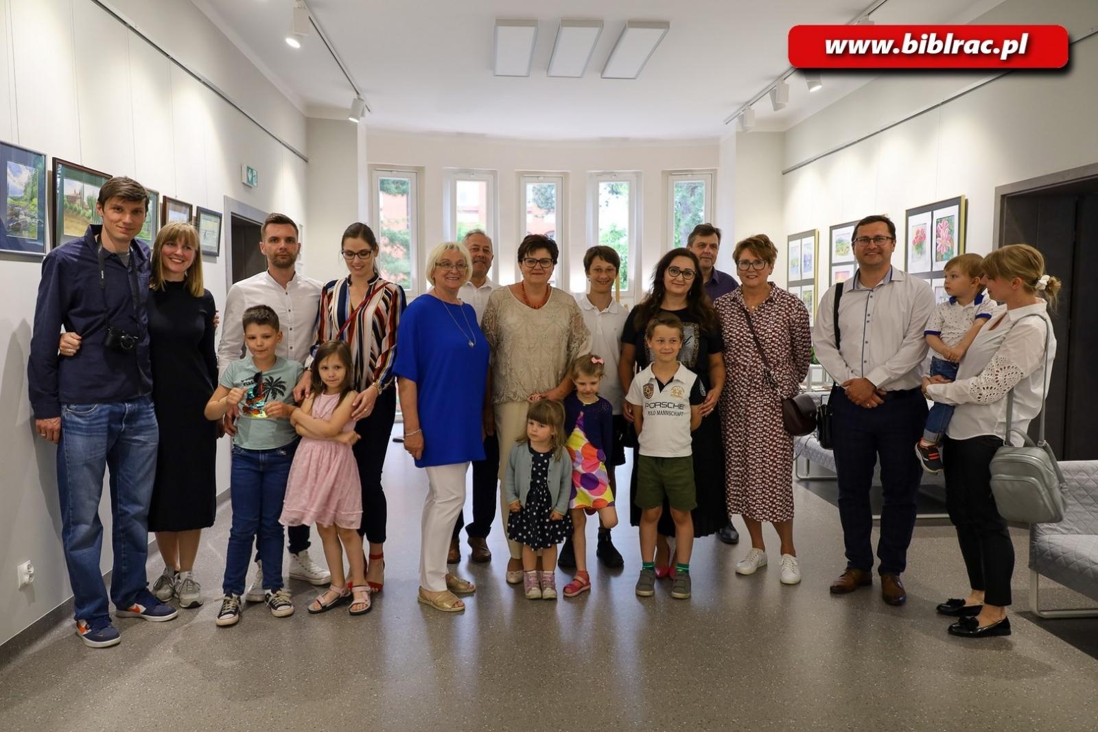 Zdjęcie w galerii na portalu naszraciborz.pl: Wernisaż Bogumiły Nieżychowskiej w bibliotece wiadomości z regionu