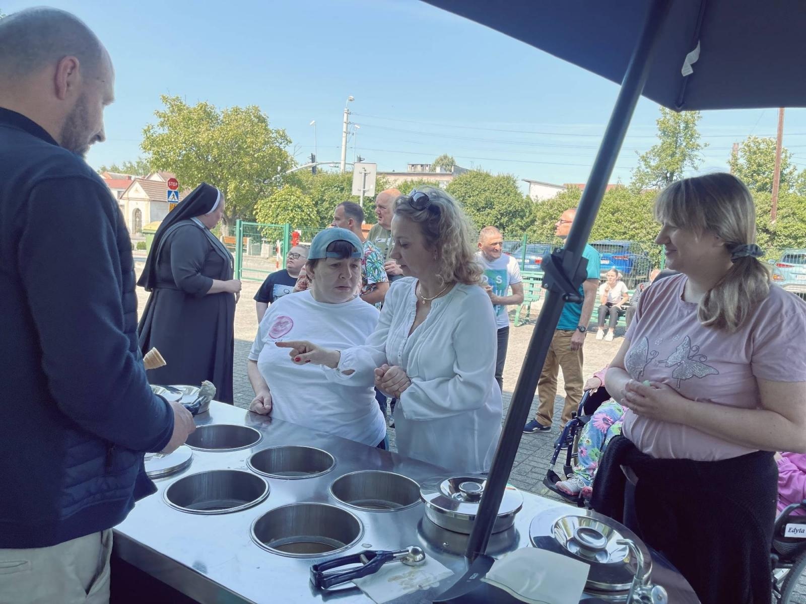 Zdjęcie w galerii na portalu naszraciborz.pl: Dzień Wdzięczności w Szkole Podstawowej w Bieńkowicach wiadomości z regionu