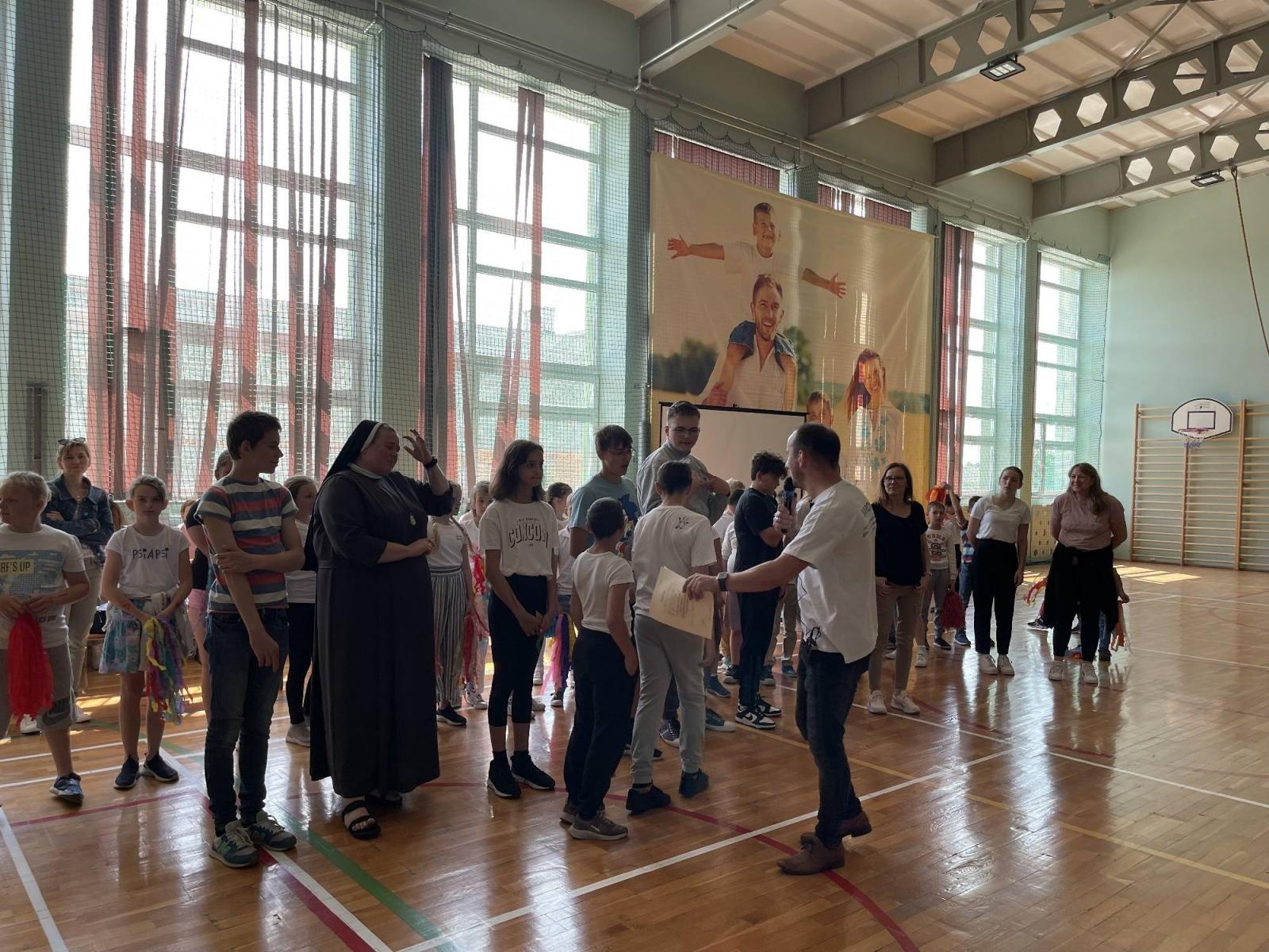 Zdjęcie w galerii na portalu naszraciborz.pl: Dzień Wdzięczności w Szkole Podstawowej w Bieńkowicach wiadomości z regionu