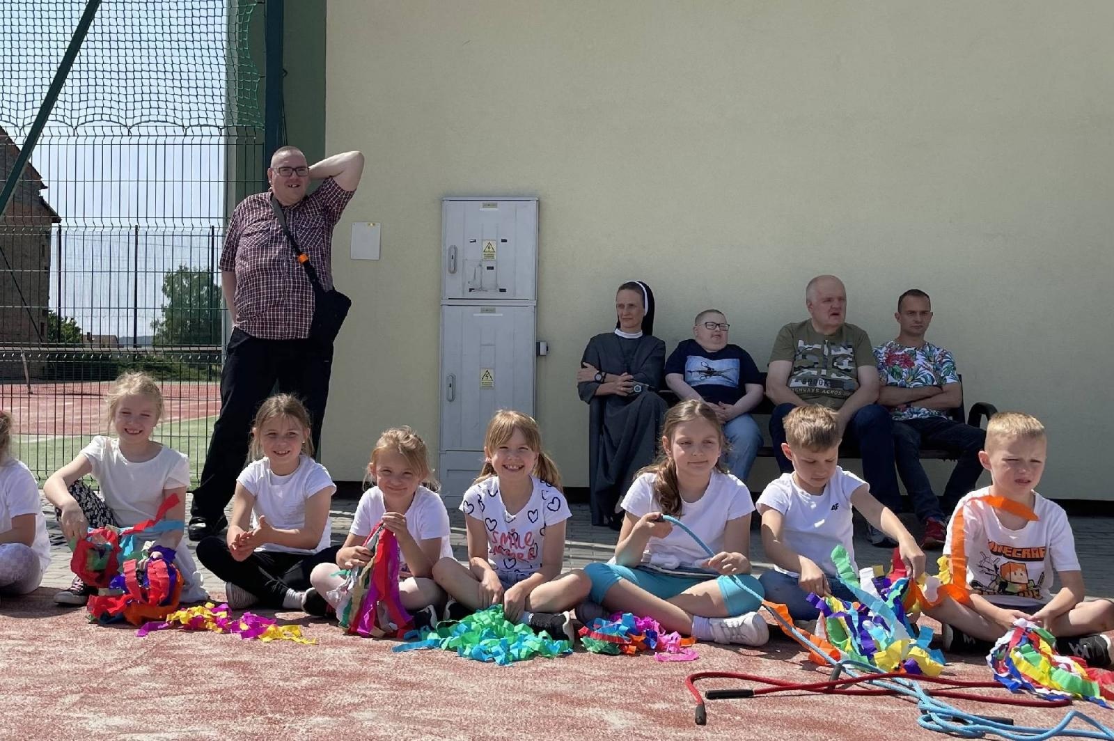 Zdjęcie w galerii na portalu naszraciborz.pl: Dzień Wdzięczności w Szkole Podstawowej w Bieńkowicach wiadomości z regionu