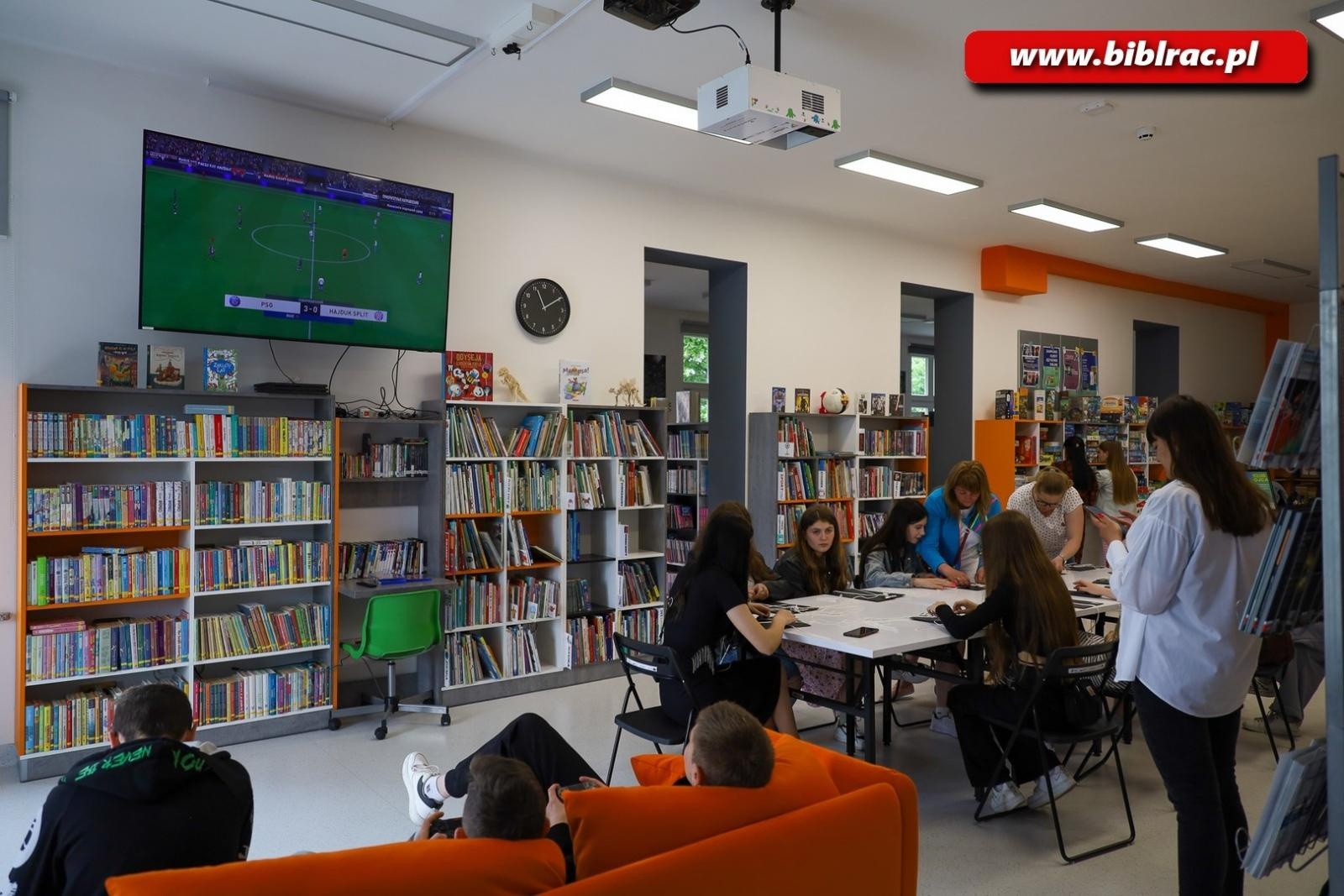 Zdjęcie w galerii na portalu naszraciborz.pl: Młodzież z ukraińskiej Tyśmenicy gości w Raciborzu wiadomości z regionu