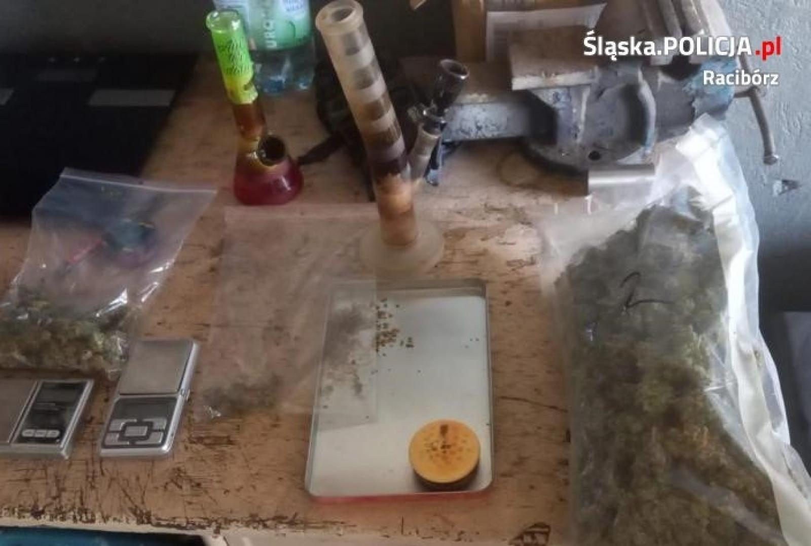Zdjęcie w galerii na portalu naszraciborz.pl: W garażu na Ocicach ujawniono duże ilości narkotyków wiadomości z regionu