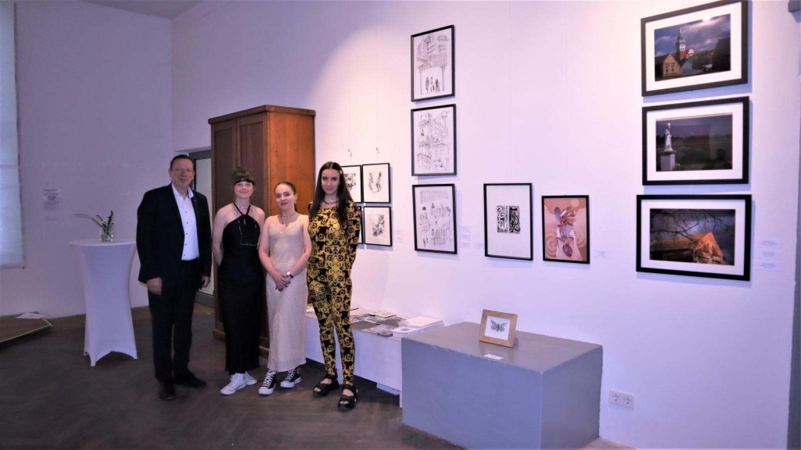 Zdjęcie w galerii na portalu naszraciborz.pl: Raciborzanki na 14. Wystawie Sztuki Zawodowców w niemieckim powiecie Elbe-Elster wiadomości z regionu