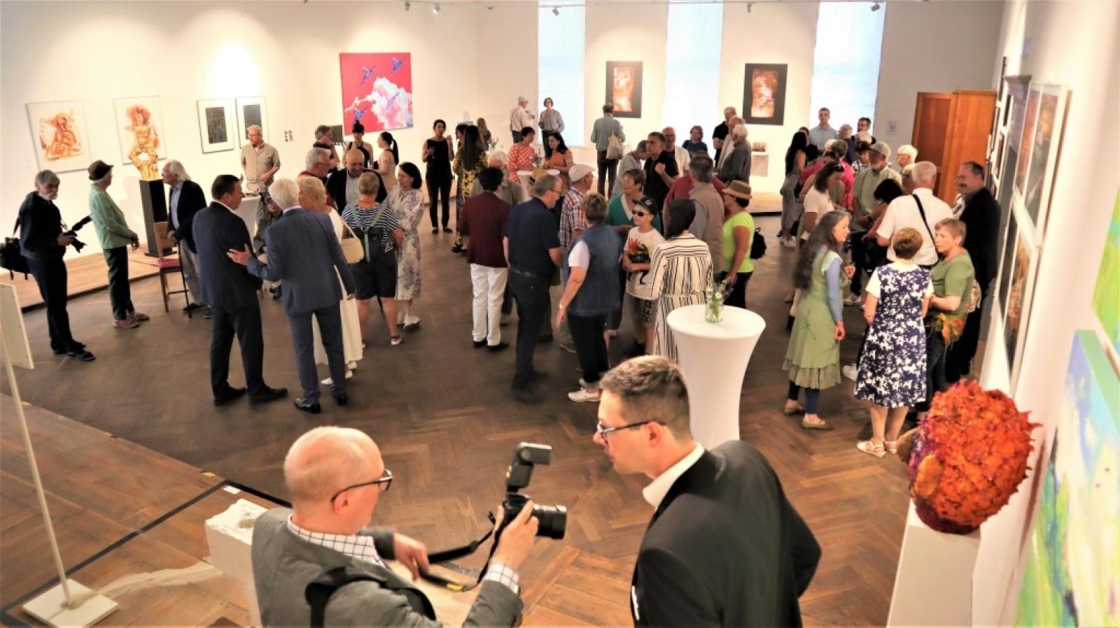 Zdjęcie w galerii na portalu naszraciborz.pl: Raciborzanki na 14. Wystawie Sztuki Zawodowców w niemieckim powiecie Elbe-Elster wiadomości z regionu