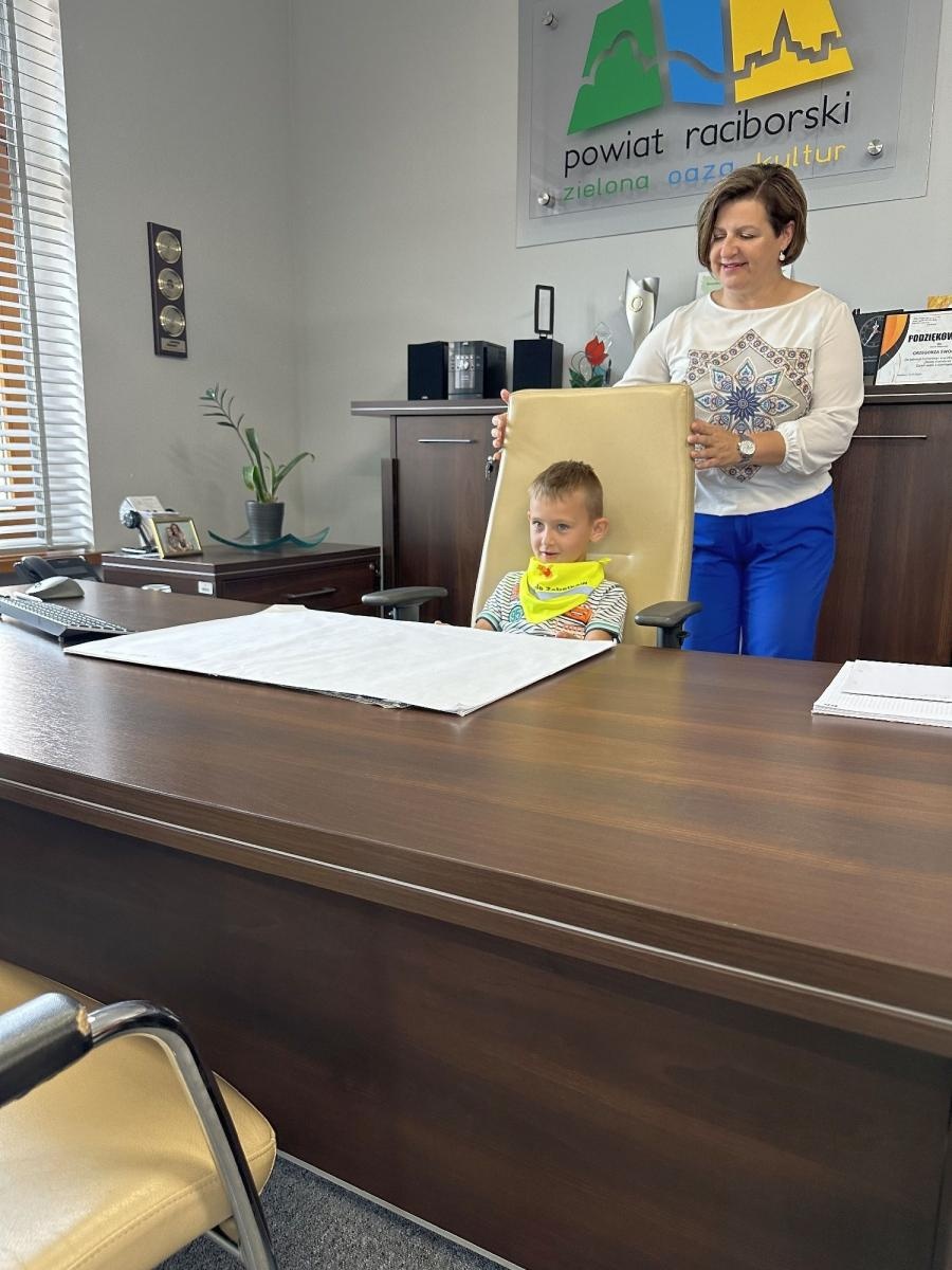 Zdjęcie w galerii na portalu naszraciborz.pl: Przedszkolaki z Zabełkowa z wizytą w Starostwie Powiatowym w Raciborzu wiadomości z regionu