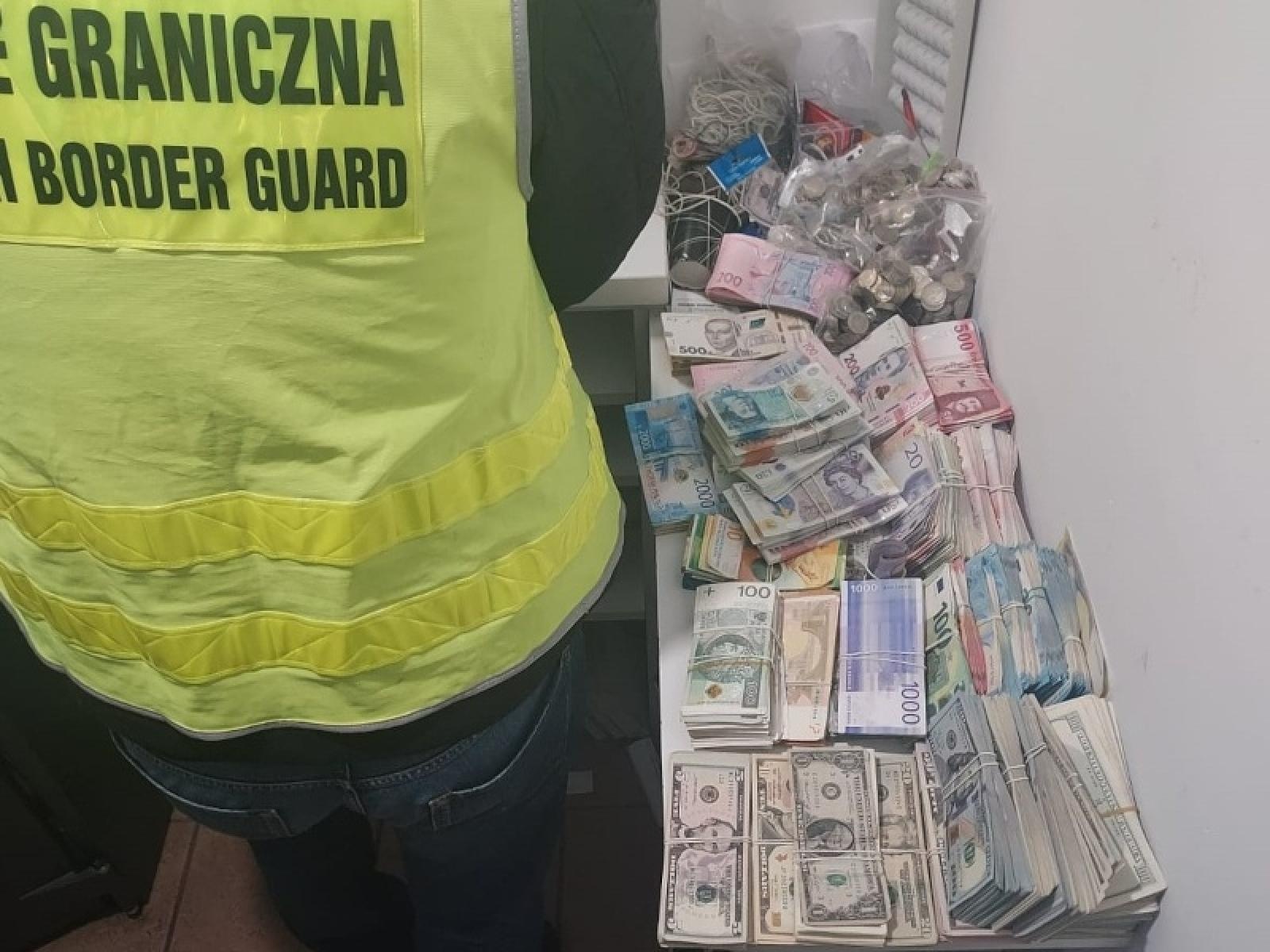 Zdjęcie w galerii na portalu naszraciborz.pl: Zlikwidowano grupę zajmującą się praniem brudnych pieniędzy wiadomości z regionu