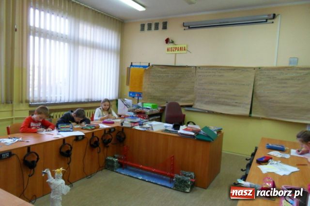 Zdjęcie w galerii na portalu naszraciborz.pl: Banany w czekoladzie, banki słów...  wiadomości z regionu