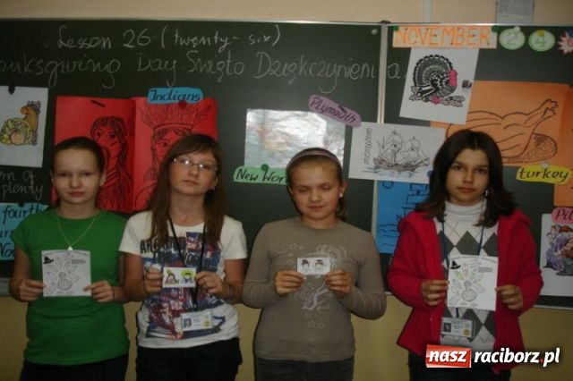 Zdjęcie w galerii na portalu naszraciborz.pl: Banany w czekoladzie, banki słów...  wiadomości z regionu