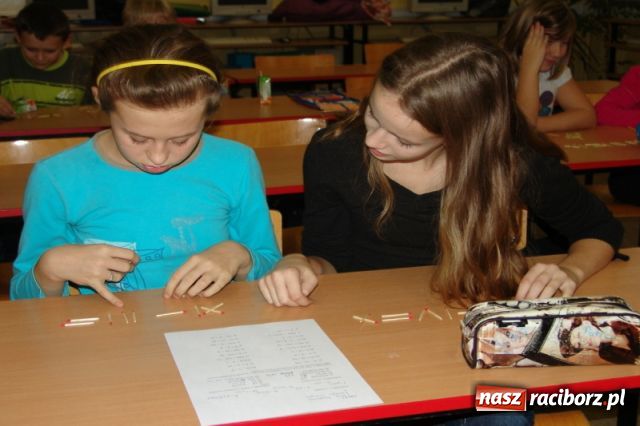 Zdjęcie w galerii na portalu naszraciborz.pl: Banany w czekoladzie, banki słów...  wiadomości z regionu