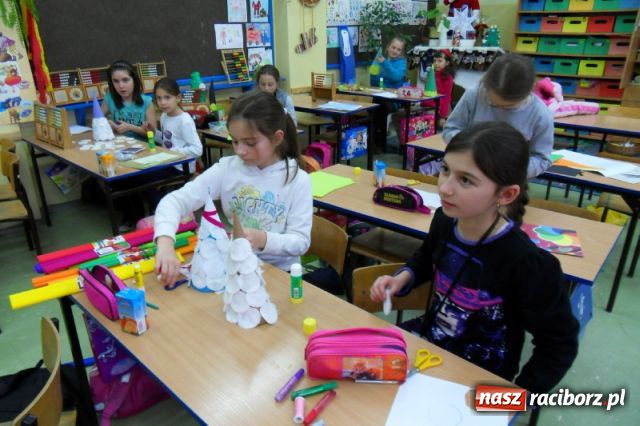 Zdjęcie w galerii na portalu naszraciborz.pl: Banany w czekoladzie, banki słów...  wiadomości z regionu