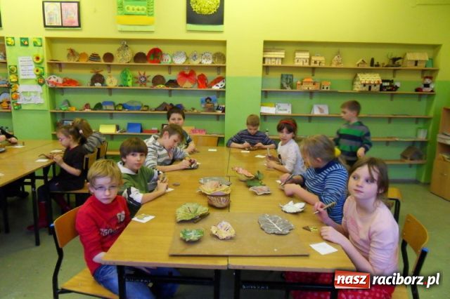 Zdjęcie w galerii na portalu naszraciborz.pl: Banany w czekoladzie, banki słów...  wiadomości z regionu