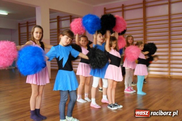 Zdjęcie w galerii na portalu naszraciborz.pl: Banany w czekoladzie, banki słów...  wiadomości z regionu