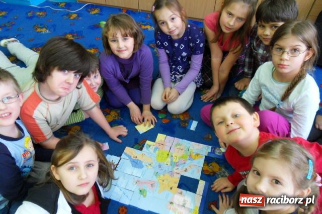 Zdjęcie w galerii na portalu naszraciborz.pl: Banany w czekoladzie, banki słów...  wiadomości z regionu