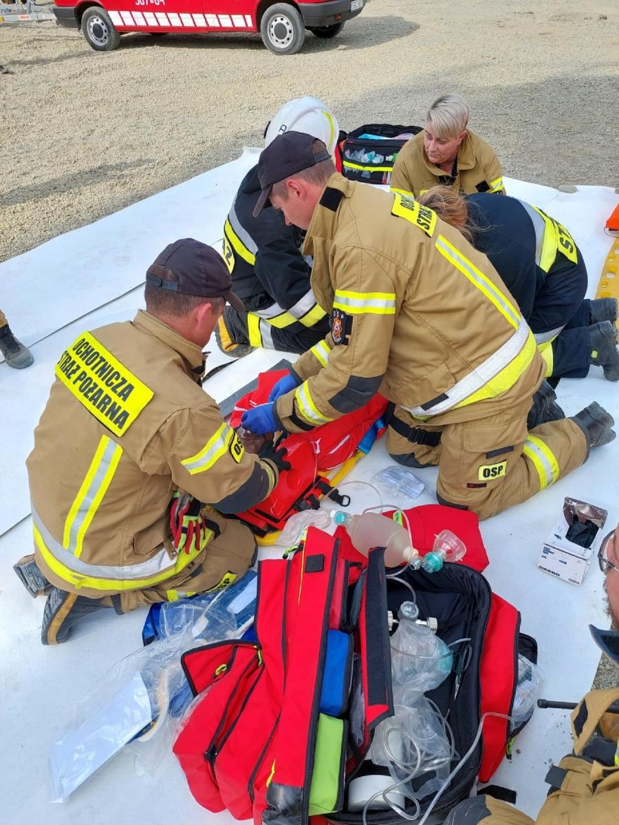 Zdjęcie w galerii na portalu naszraciborz.pl: PIASKOWNIA 2023 - jednostki z gm. Kuźnia Raciborska ćwiczyły na terenie kopalni wiadomości z regionu