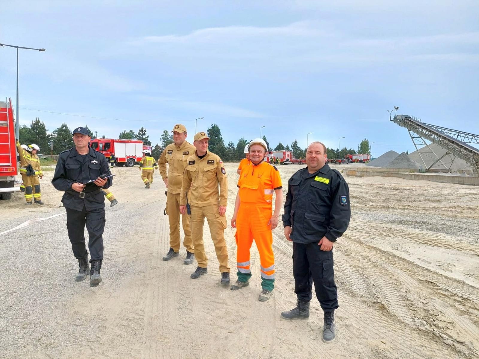 Zdjęcie w galerii na portalu naszraciborz.pl: PIASKOWNIA 2023 - jednostki z gm. Kuźnia Raciborska ćwiczyły na terenie kopalni wiadomości z regionu