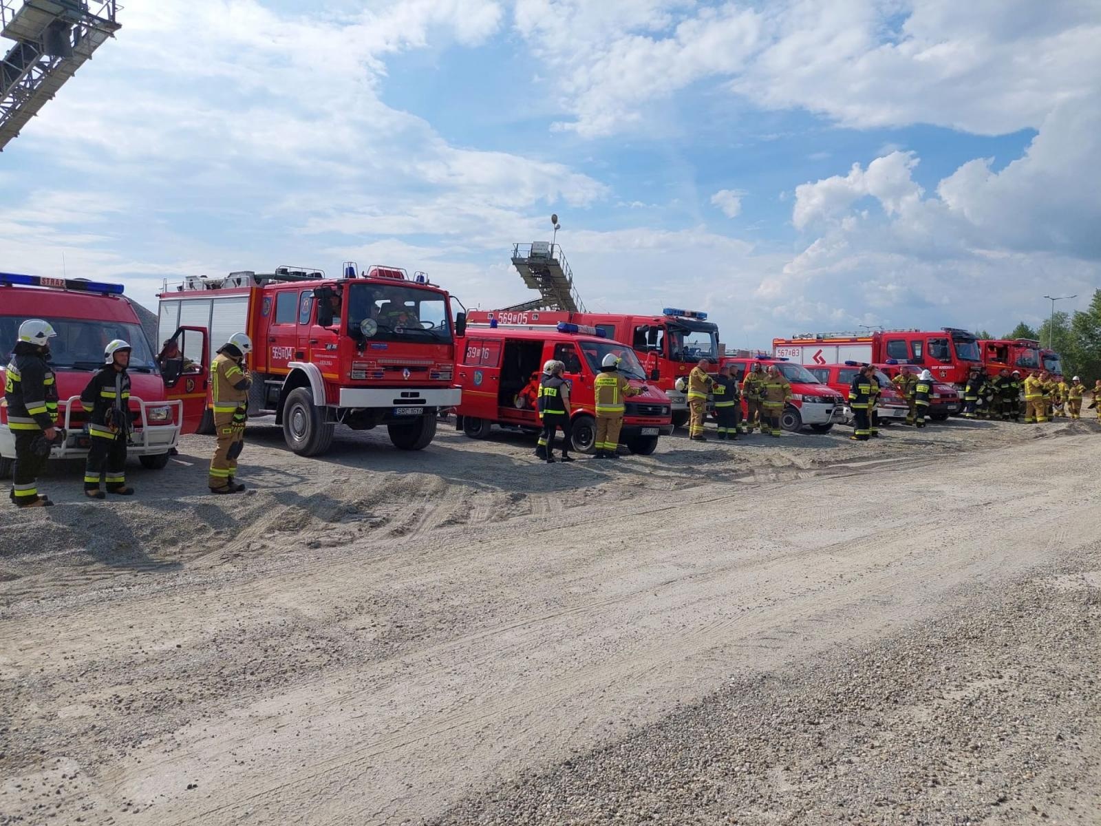 Zdjęcie w galerii na portalu naszraciborz.pl: PIASKOWNIA 2023 - jednostki z gm. Kuźnia Raciborska ćwiczyły na terenie kopalni wiadomości z regionu