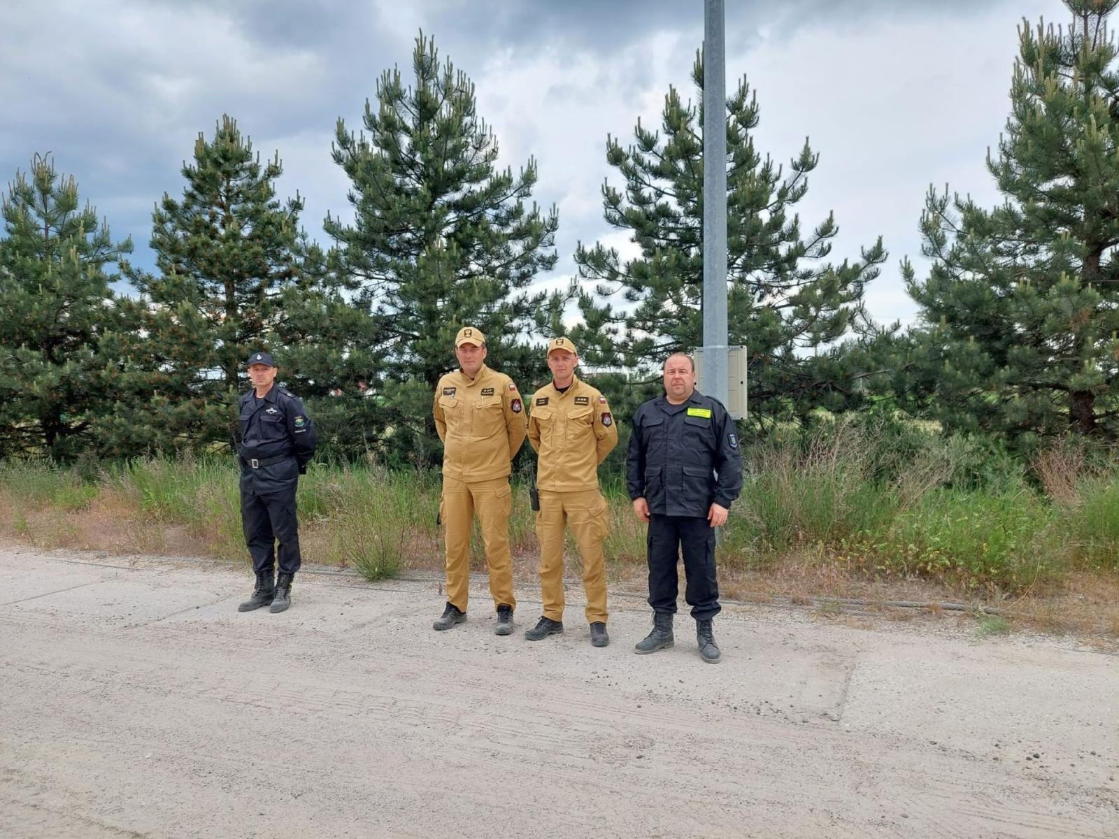 Zdjęcie w galerii na portalu naszraciborz.pl: PIASKOWNIA 2023 - jednostki z gm. Kuźnia Raciborska ćwiczyły na terenie kopalni wiadomości z regionu