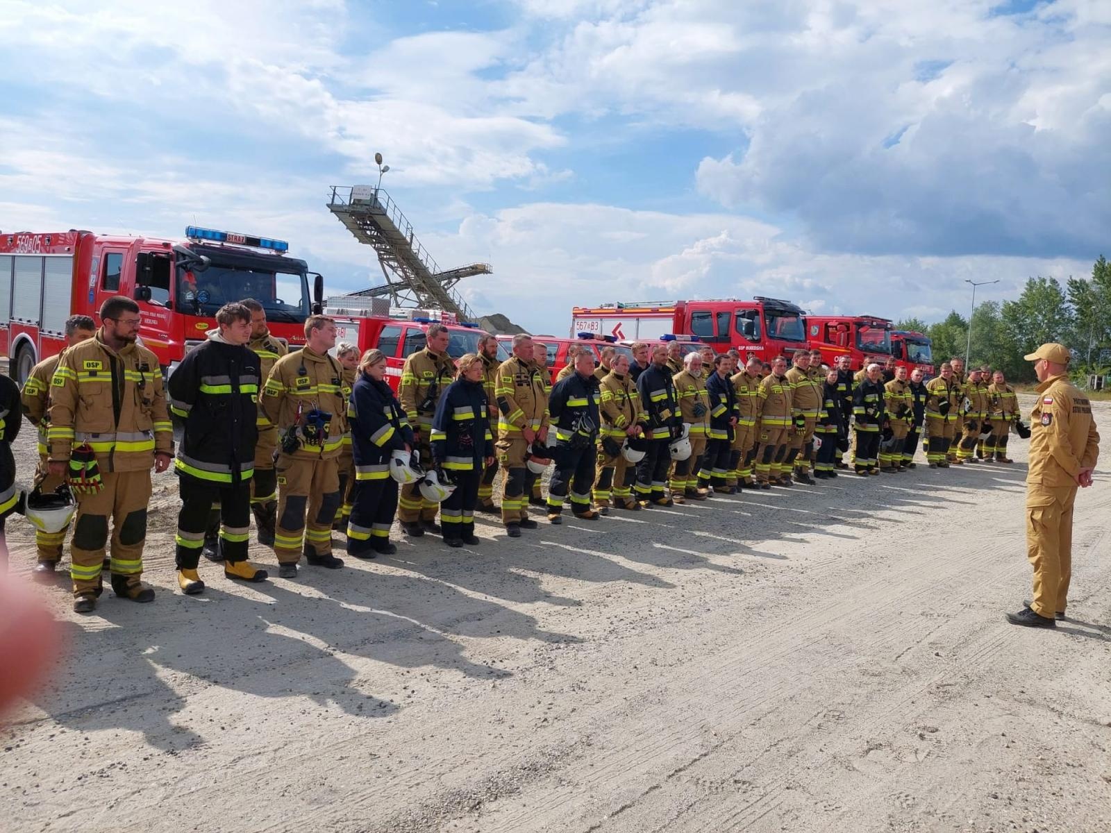 Zdjęcie w galerii na portalu naszraciborz.pl: PIASKOWNIA 2023 - jednostki z gm. Kuźnia Raciborska ćwiczyły na terenie kopalni wiadomości z regionu