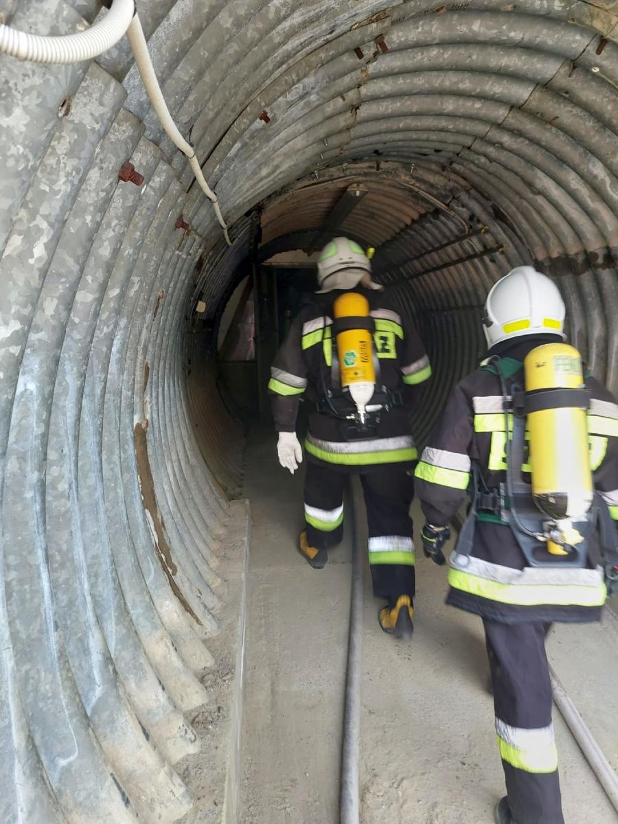 Zdjęcie w galerii na portalu naszraciborz.pl: PIASKOWNIA 2023 - jednostki z gm. Kuźnia Raciborska ćwiczyły na terenie kopalni wiadomości z regionu