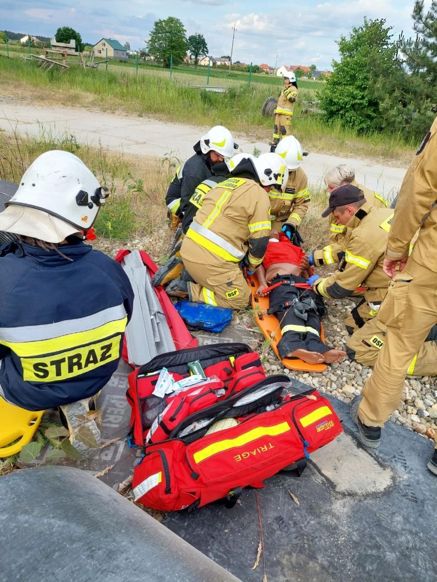 Zdjęcie w galerii na portalu naszraciborz.pl: PIASKOWNIA 2023 - jednostki z gm. Kuźnia Raciborska ćwiczyły na terenie kopalni wiadomości z regionu