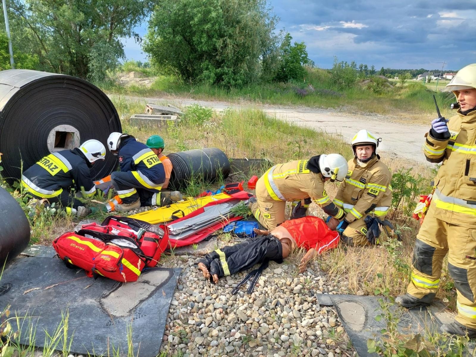 Zdjęcie w galerii na portalu naszraciborz.pl: PIASKOWNIA 2023 - jednostki z gm. Kuźnia Raciborska ćwiczyły na terenie kopalni wiadomości z regionu