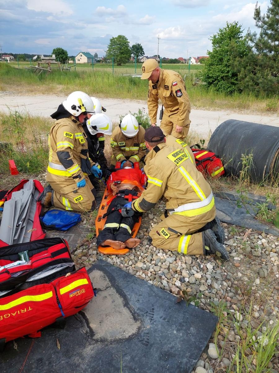 Zdjęcie w galerii na portalu naszraciborz.pl: PIASKOWNIA 2023 - jednostki z gm. Kuźnia Raciborska ćwiczyły na terenie kopalni wiadomości z regionu