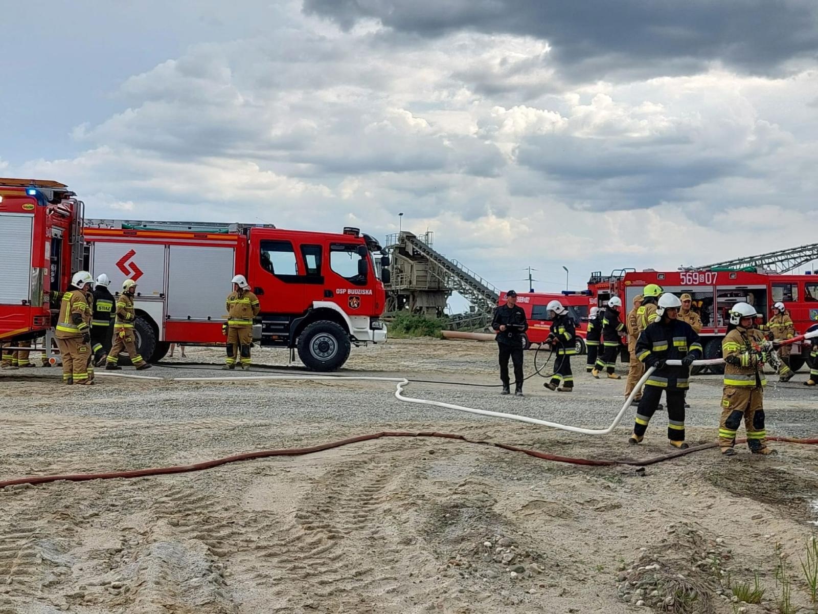 Zdjęcie w galerii na portalu naszraciborz.pl: PIASKOWNIA 2023 - jednostki z gm. Kuźnia Raciborska ćwiczyły na terenie kopalni wiadomości z regionu
