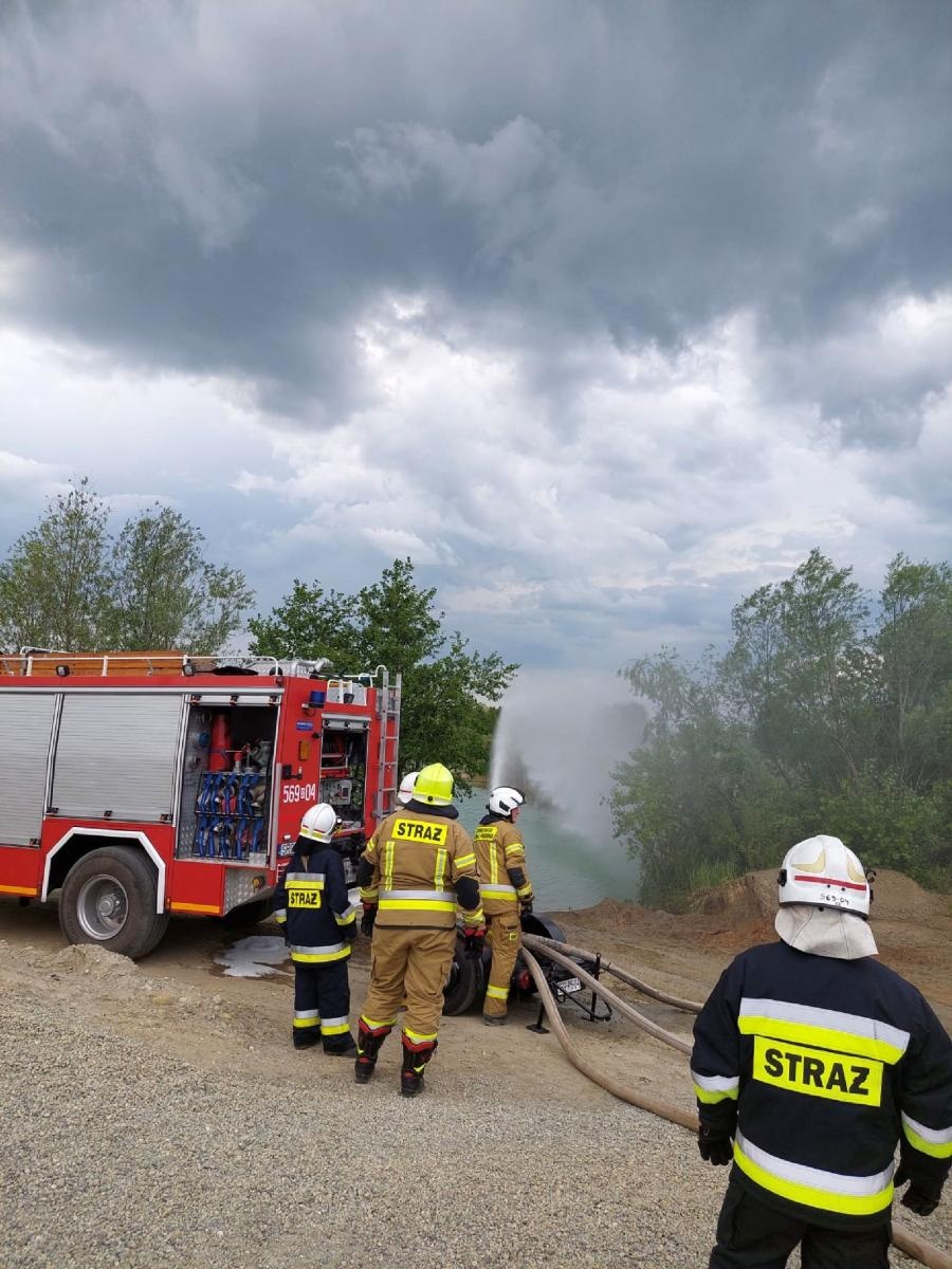 Zdjęcie w galerii na portalu naszraciborz.pl: PIASKOWNIA 2023 - jednostki z gm. Kuźnia Raciborska ćwiczyły na terenie kopalni wiadomości z regionu