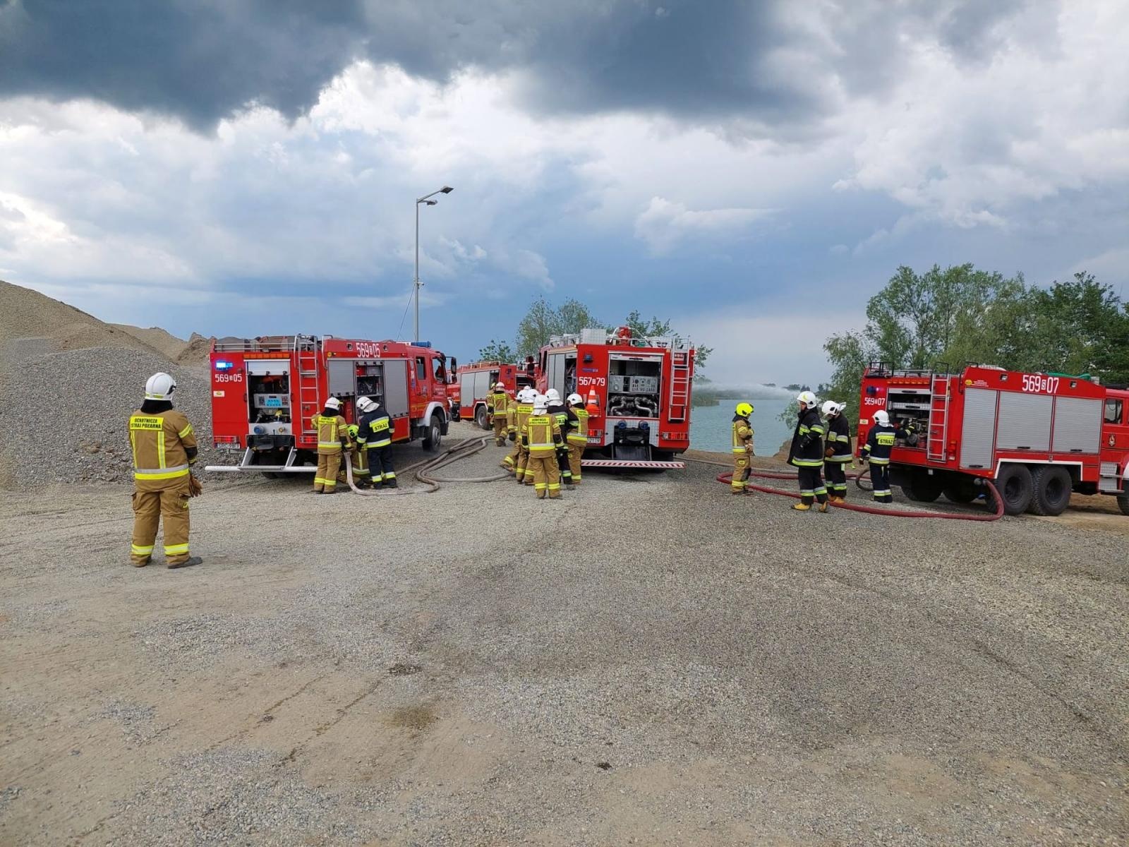 Zdjęcie w galerii na portalu naszraciborz.pl: PIASKOWNIA 2023 - jednostki z gm. Kuźnia Raciborska ćwiczyły na terenie kopalni wiadomości z regionu
