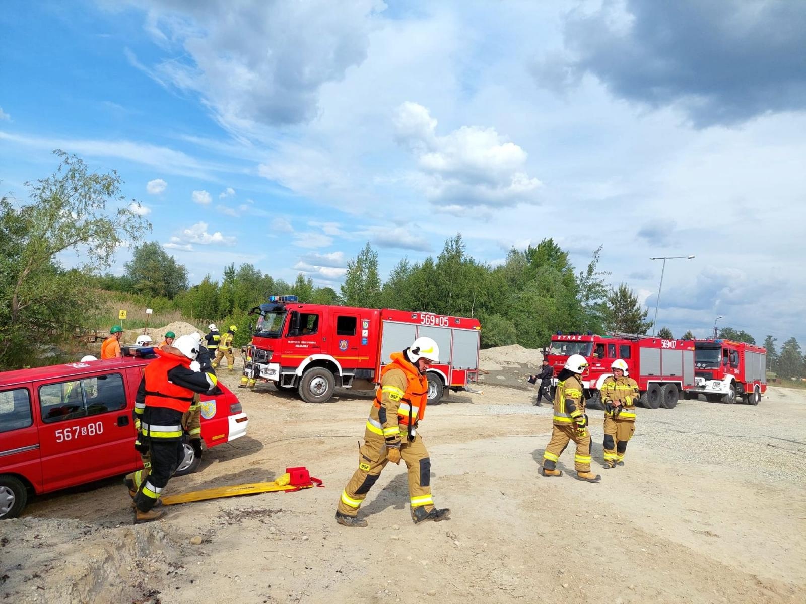 Zdjęcie w galerii na portalu naszraciborz.pl: PIASKOWNIA 2023 - jednostki z gm. Kuźnia Raciborska ćwiczyły na terenie kopalni wiadomości z regionu
