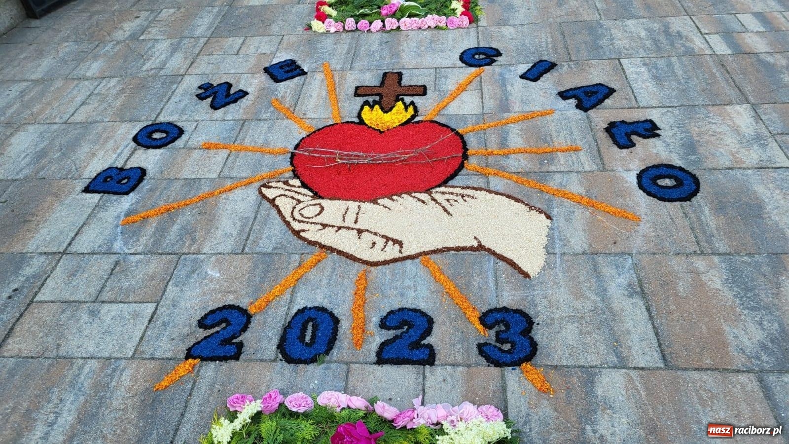 Zdjęcie w galerii na portalu naszraciborz.pl: Dywany w Brzeziu to prawdziwe dzieła sztuki. Tak powstawały [FOTO i WIDEO] wiadomości z regionu