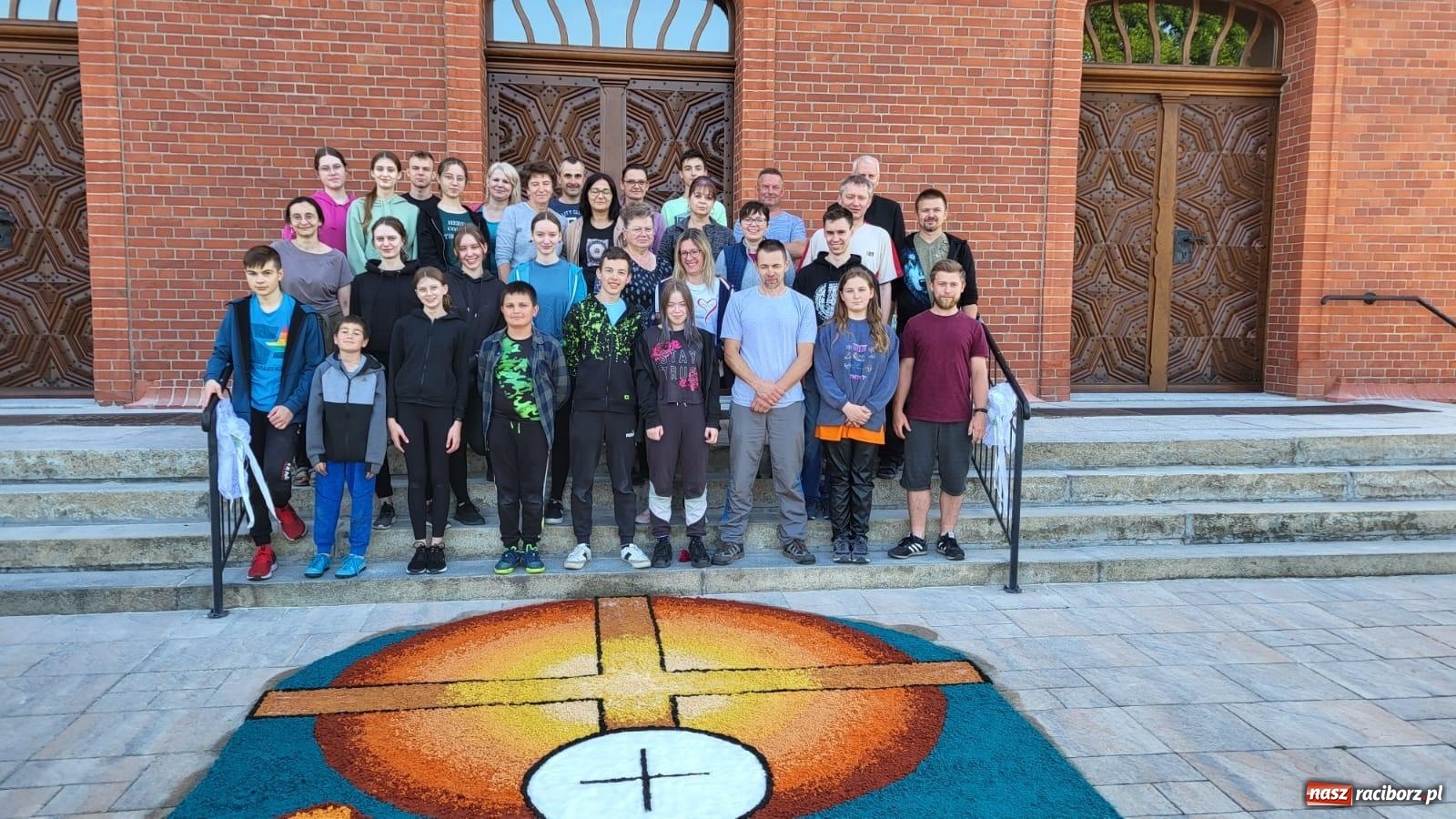 Zdjęcie w galerii na portalu naszraciborz.pl: Dywany w Brzeziu to prawdziwe dzieła sztuki. Tak powstawały [FOTO i WIDEO] wiadomości z regionu