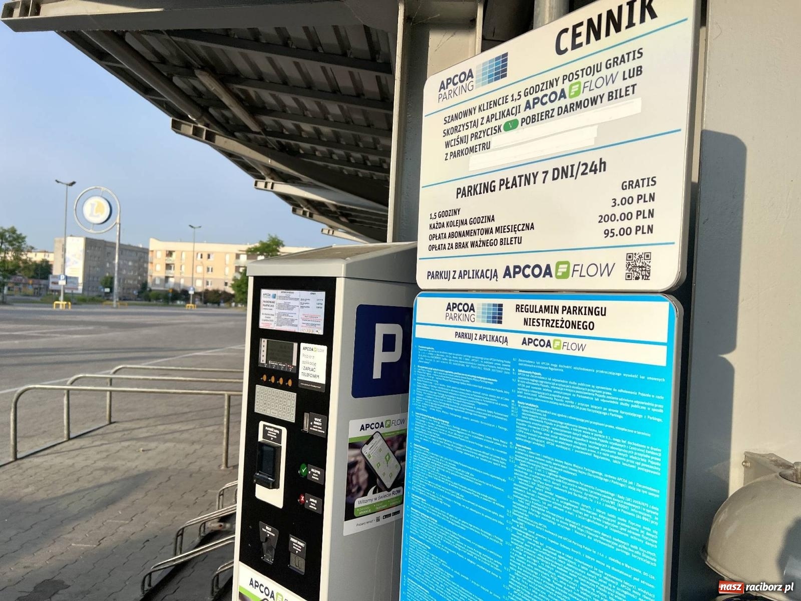 Zdjęcie w galerii na portalu naszraciborz.pl: Na parkingu E.Leclerca w Raciborzu pojawił się parkomat wiadomości z regionu