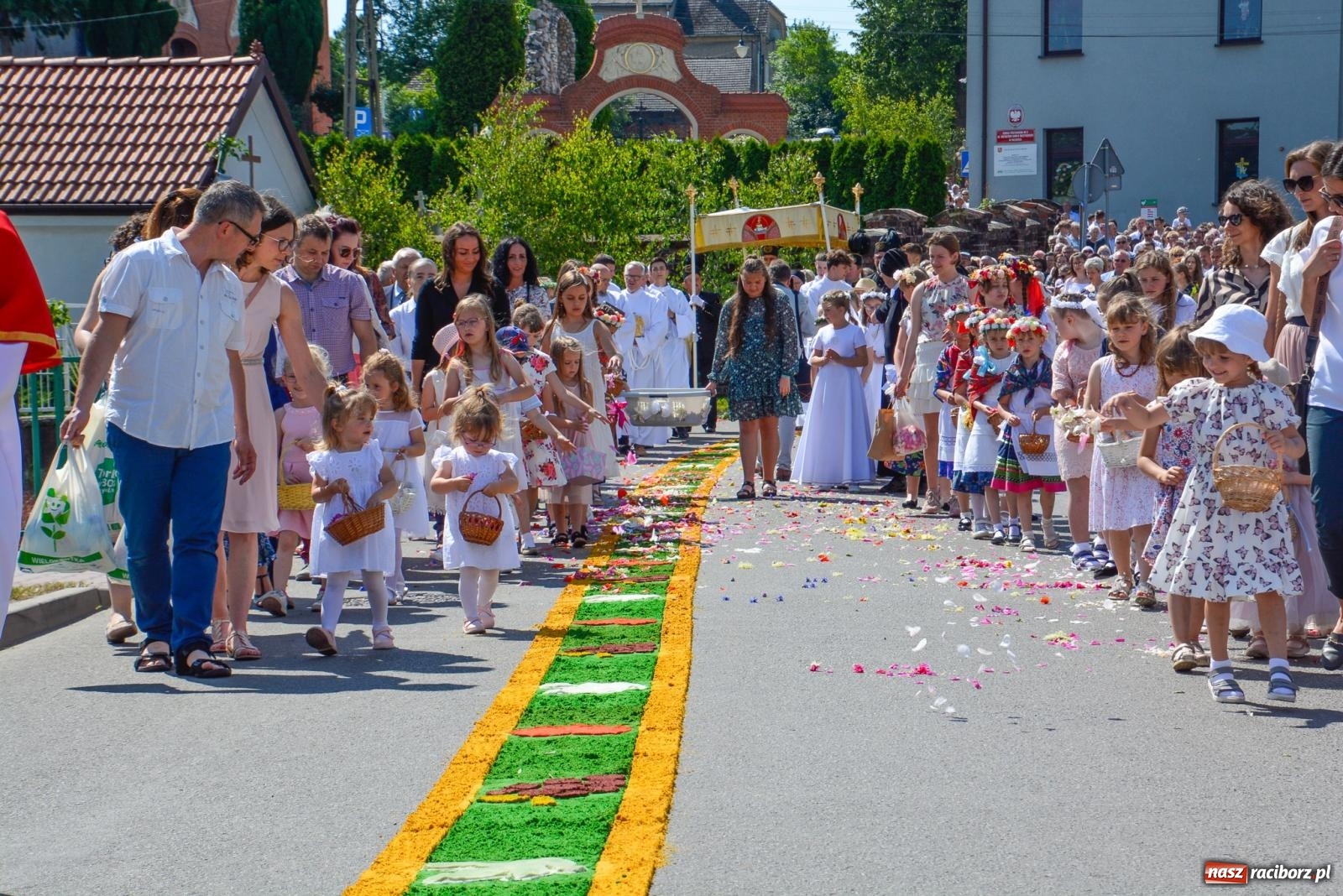 Zdjęcie w galerii na portalu naszraciborz.pl: Procesja Bożego Ciała w Raciborzu Brzeziu [FOTO i WIDEO] wiadomości z regionu