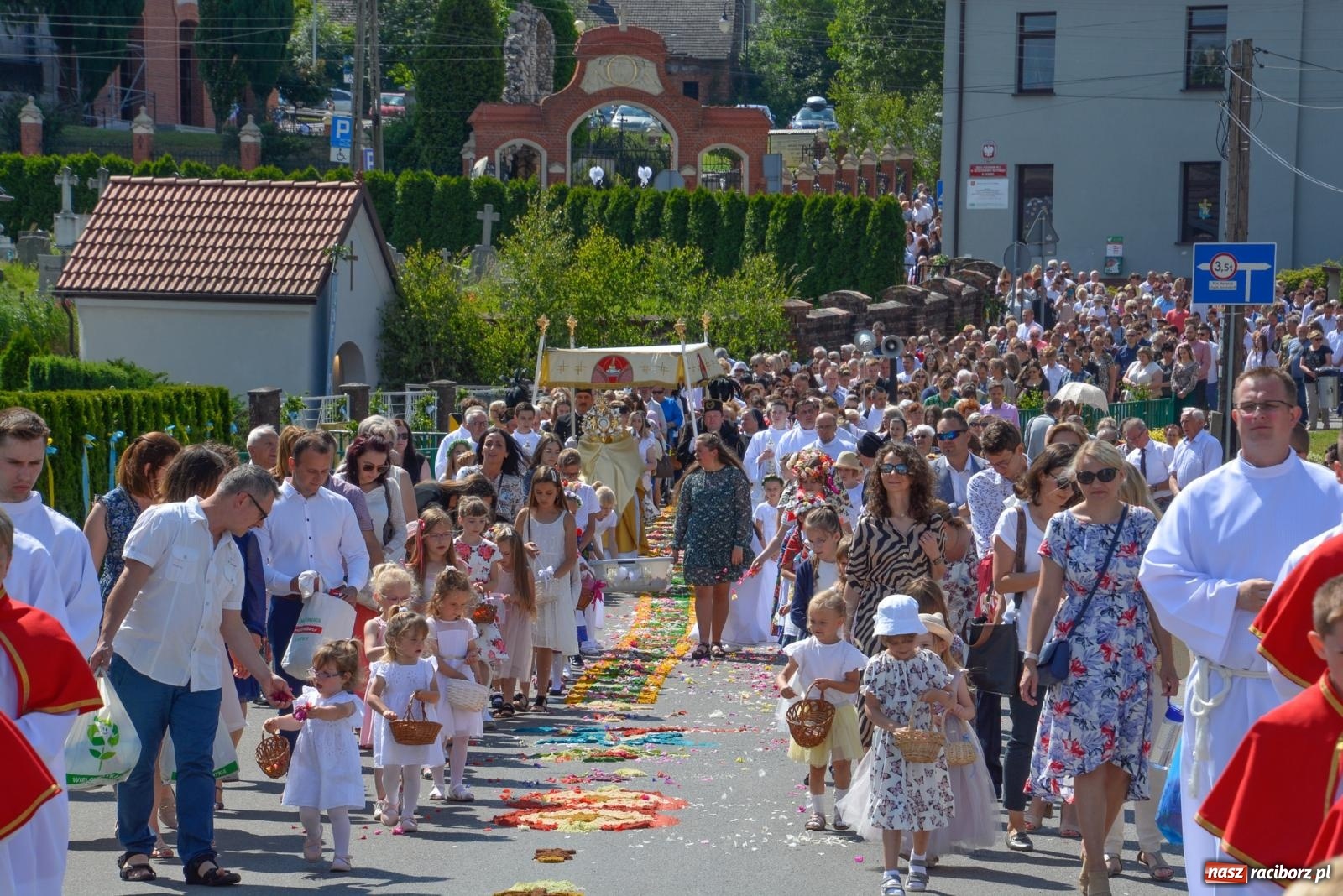 Zdjęcie w galerii na portalu naszraciborz.pl: Procesja Bożego Ciała w Raciborzu Brzeziu [FOTO i WIDEO] wiadomości z regionu