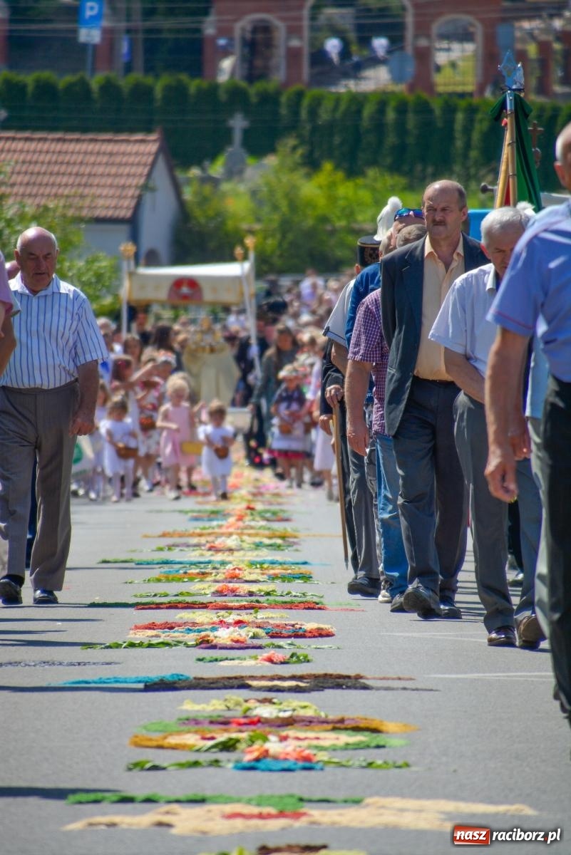 Zdjęcie w galerii na portalu naszraciborz.pl: Procesja Bożego Ciała w Raciborzu Brzeziu [FOTO i WIDEO] wiadomości z regionu