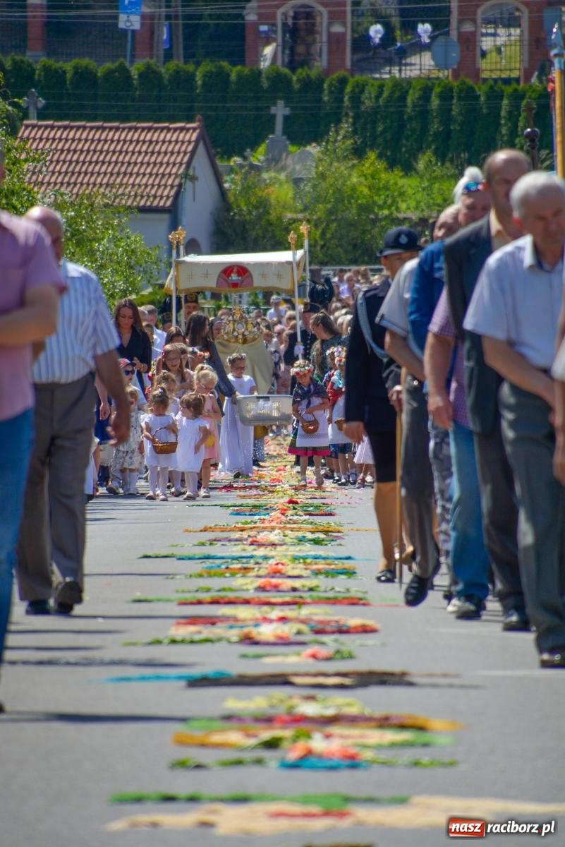 Zdjęcie w galerii na portalu naszraciborz.pl: Procesja Bożego Ciała w Raciborzu Brzeziu [FOTO i WIDEO] wiadomości z regionu