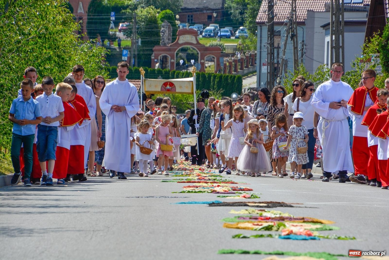 Zdjęcie w galerii na portalu naszraciborz.pl: Procesja Bożego Ciała w Raciborzu Brzeziu [FOTO i WIDEO] wiadomości z regionu
