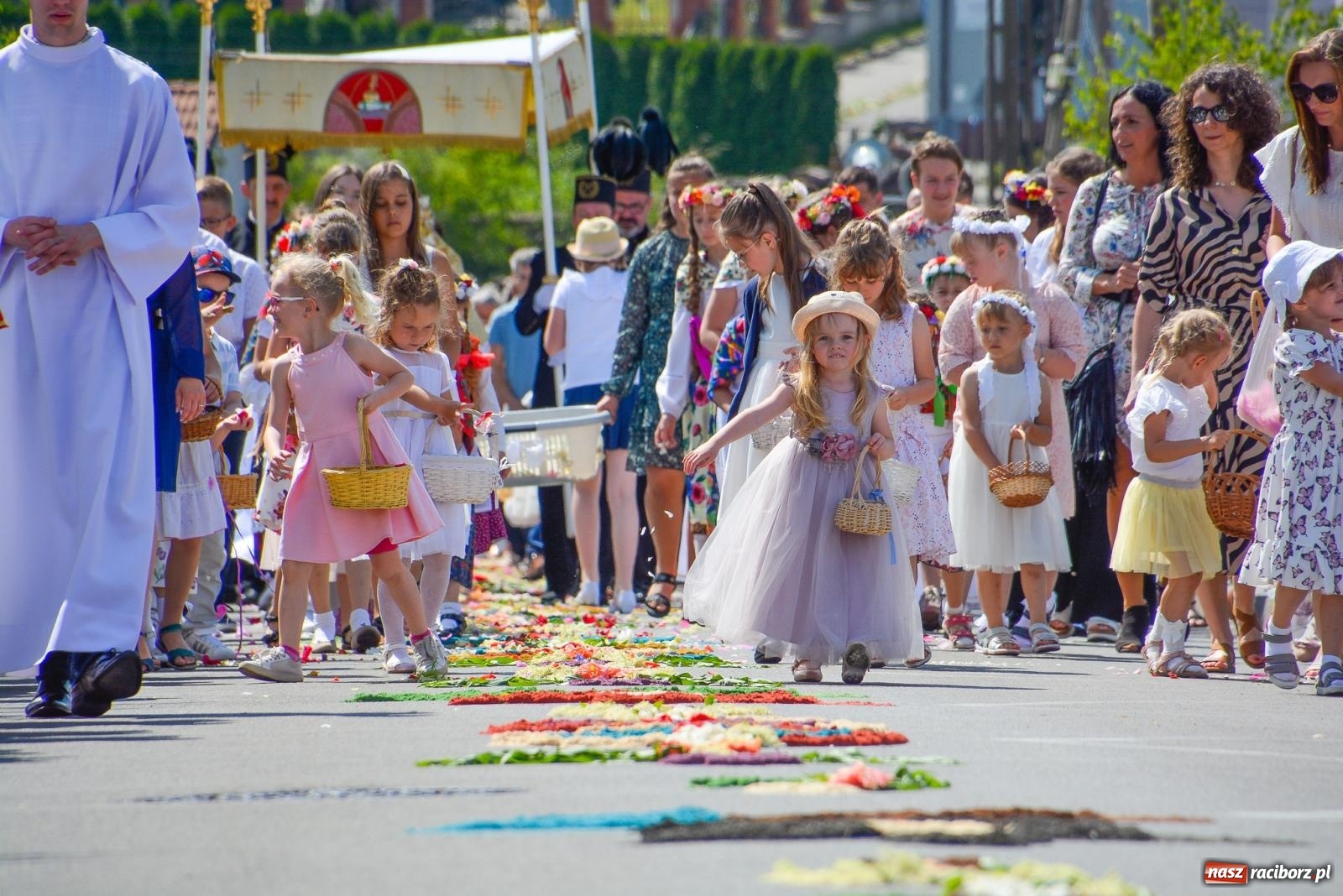 Zdjęcie w galerii na portalu naszraciborz.pl: Procesja Bożego Ciała w Raciborzu Brzeziu [FOTO i WIDEO] wiadomości z regionu